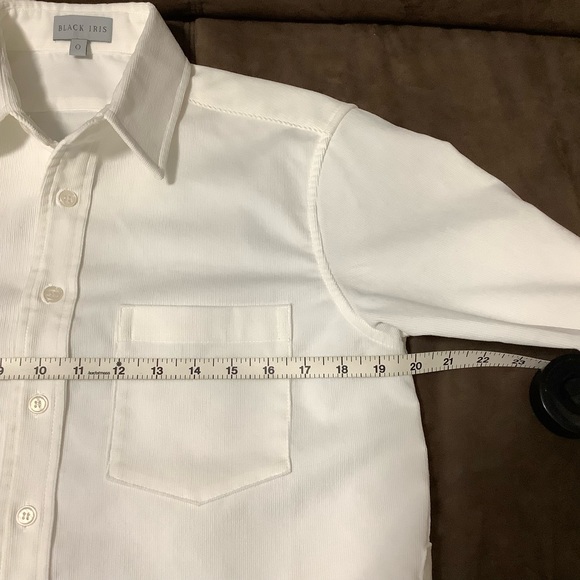 Black Iris  Button-up Top in White  (W334) - Picture 11 of 12